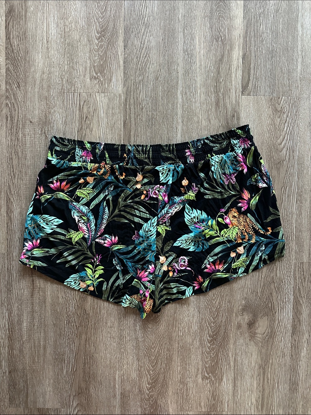 Soma Cool Nights Short Sleeve Notch Collar & Shorts Pajama Set Into The Wild XXL - Picture 8 of 8